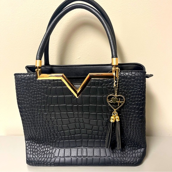 Crossi New York Black Leather Heart Embossed Tote Bag with a beautiful gold - Picture 1 of 9